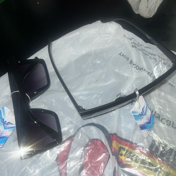 Sun glasses bundle - Picture 11 of 11